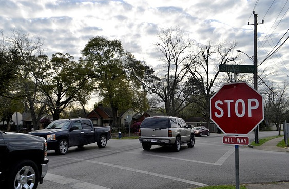 Traffic at 4-way stop intersection